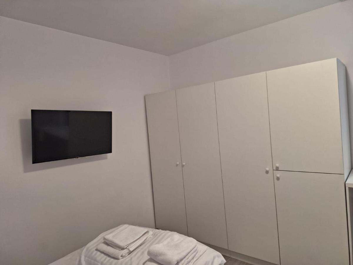 The Continental Studios Bucureşti Ngoại thất bức ảnh